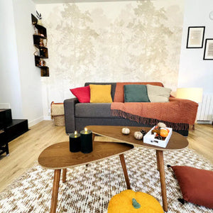 Pourquoi installer un porte-manteau dans votre location Airbnb peut faire toute la différence ?